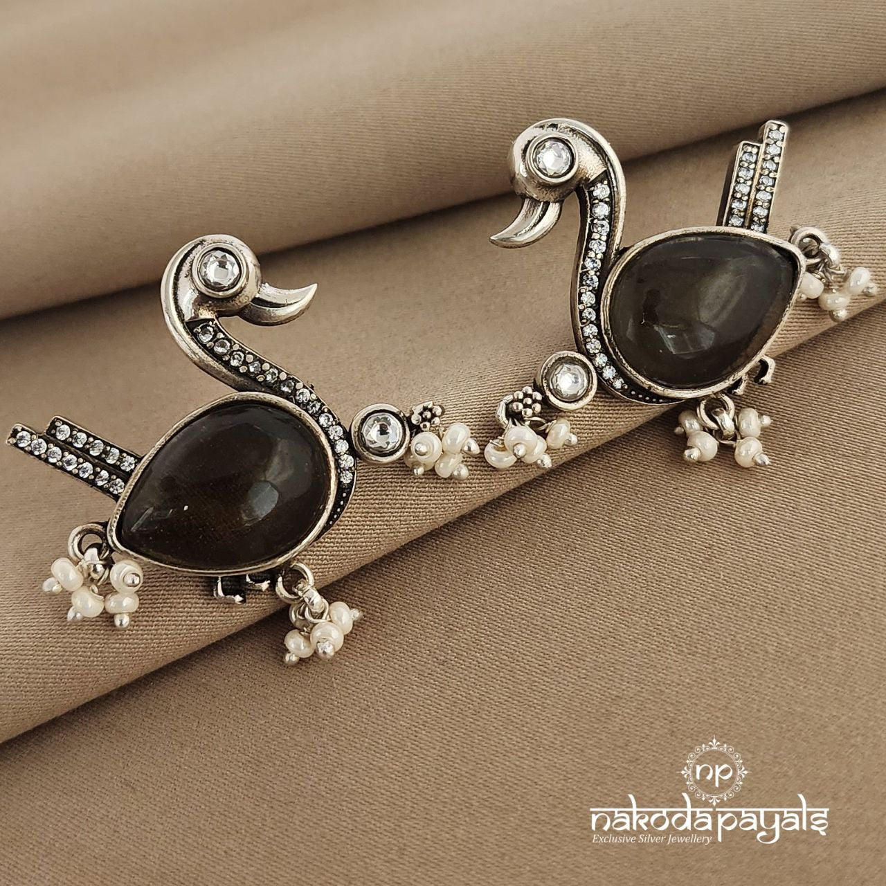 Smokey Swan Studs (S4662)