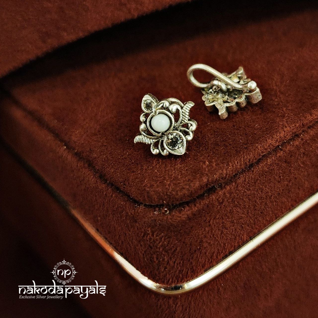 Pearl Nosepin (NP0580)