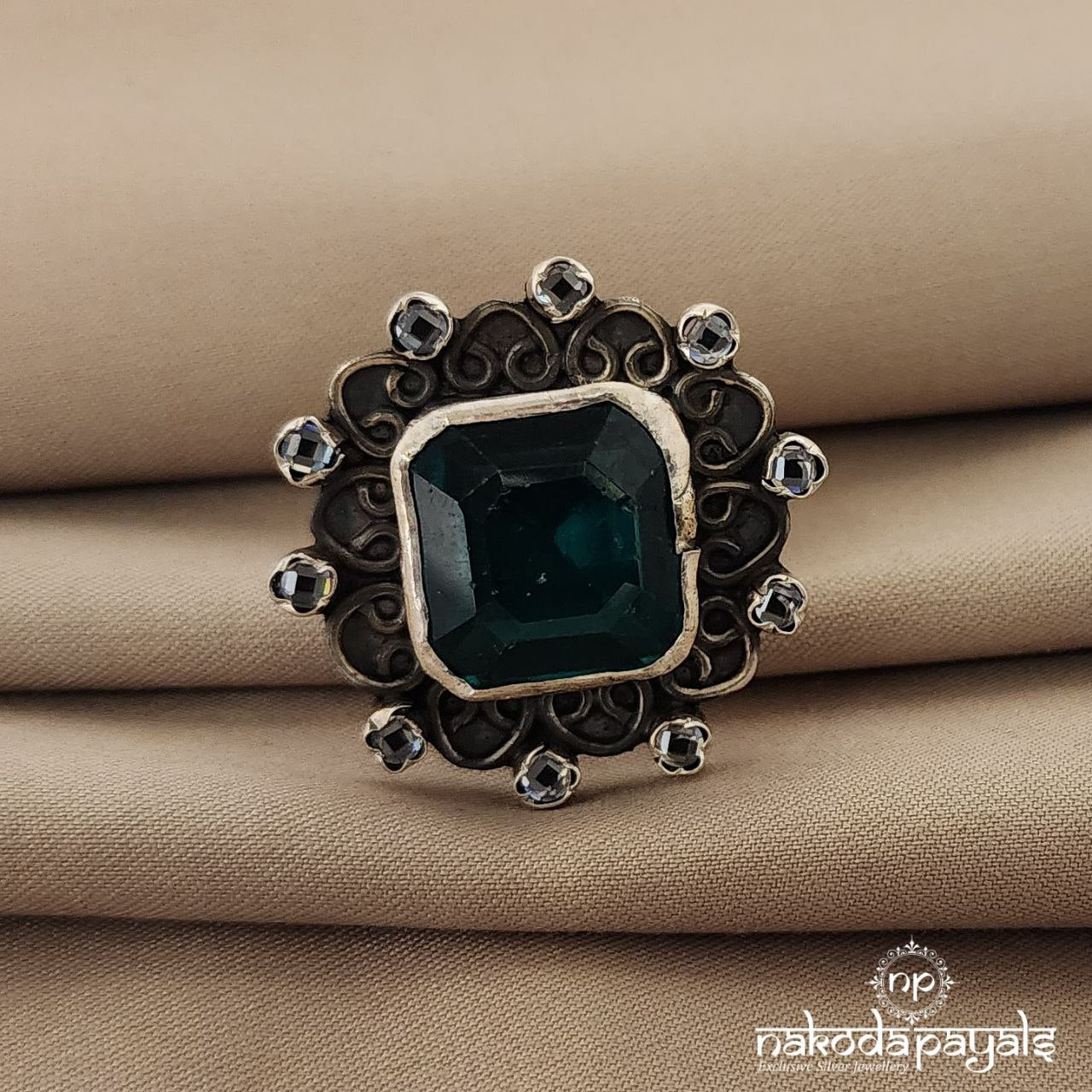 Cubical Green Finger Ring (F2162)