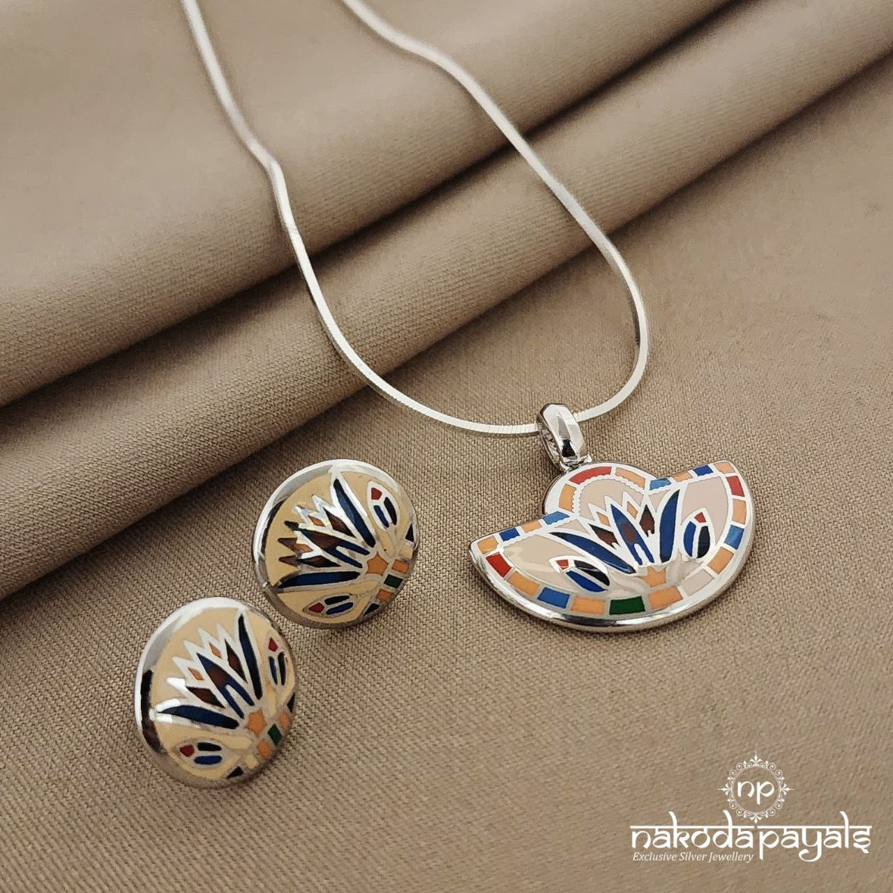 Semi Petaled Pendant Set(St1818)