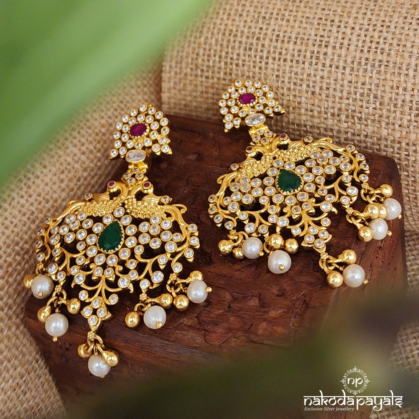 Scintillating Chandbali (Ge8017)