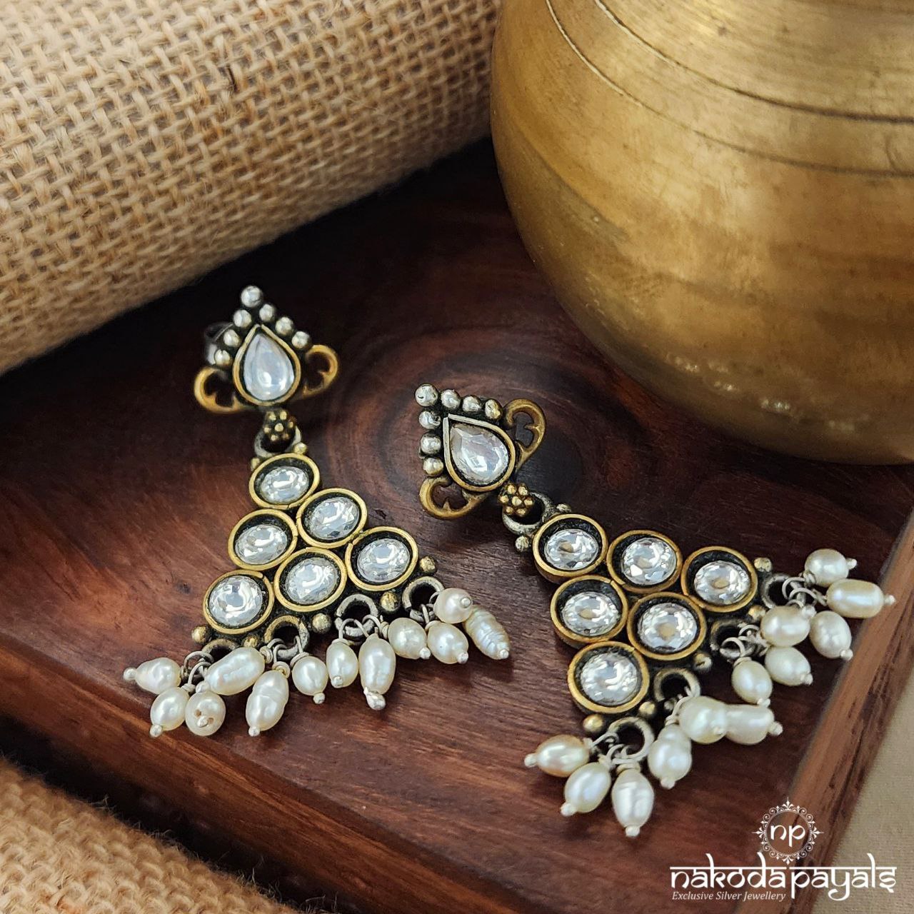 Circular White Earrings (C3319)