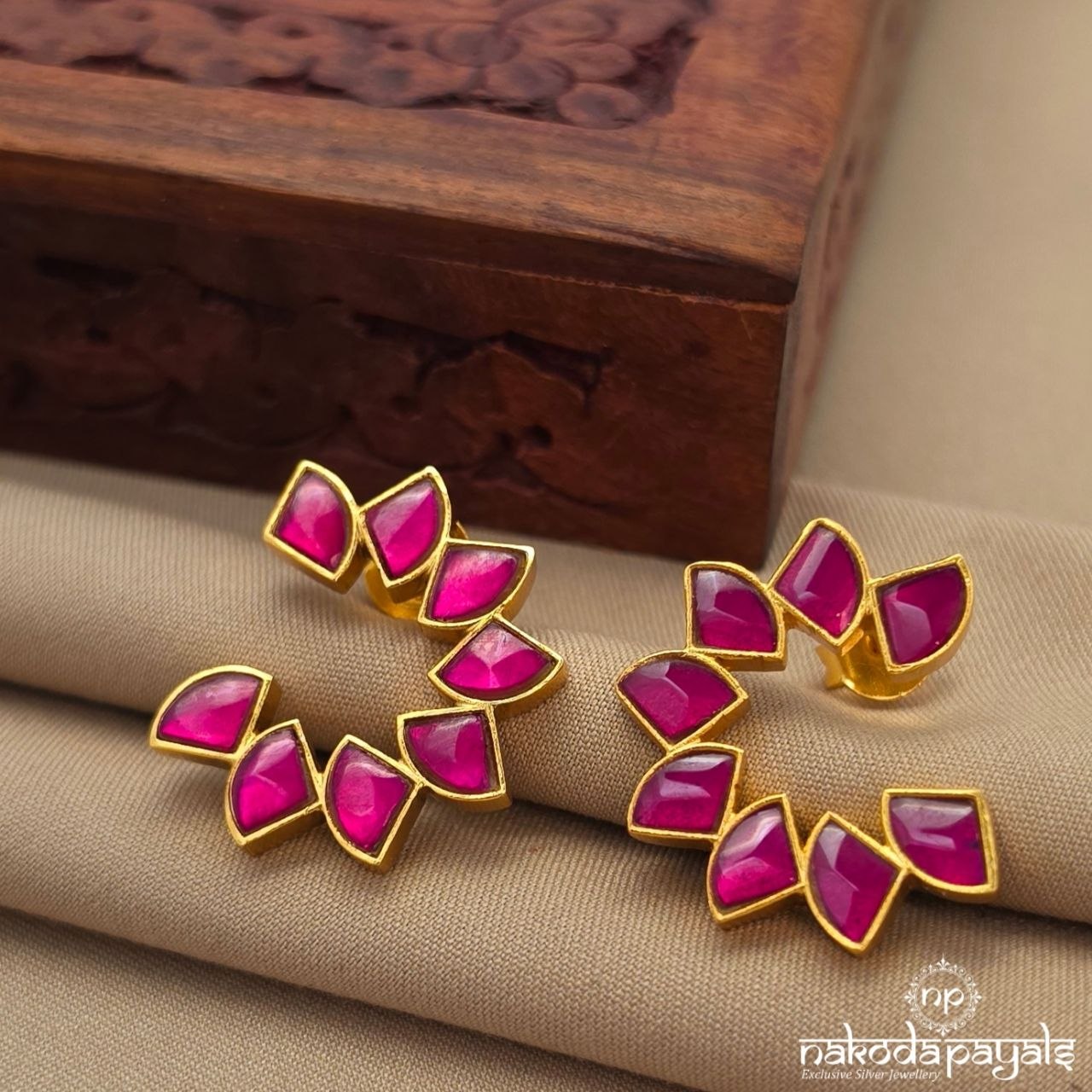 Exclusive Red Studs (Ge10874)