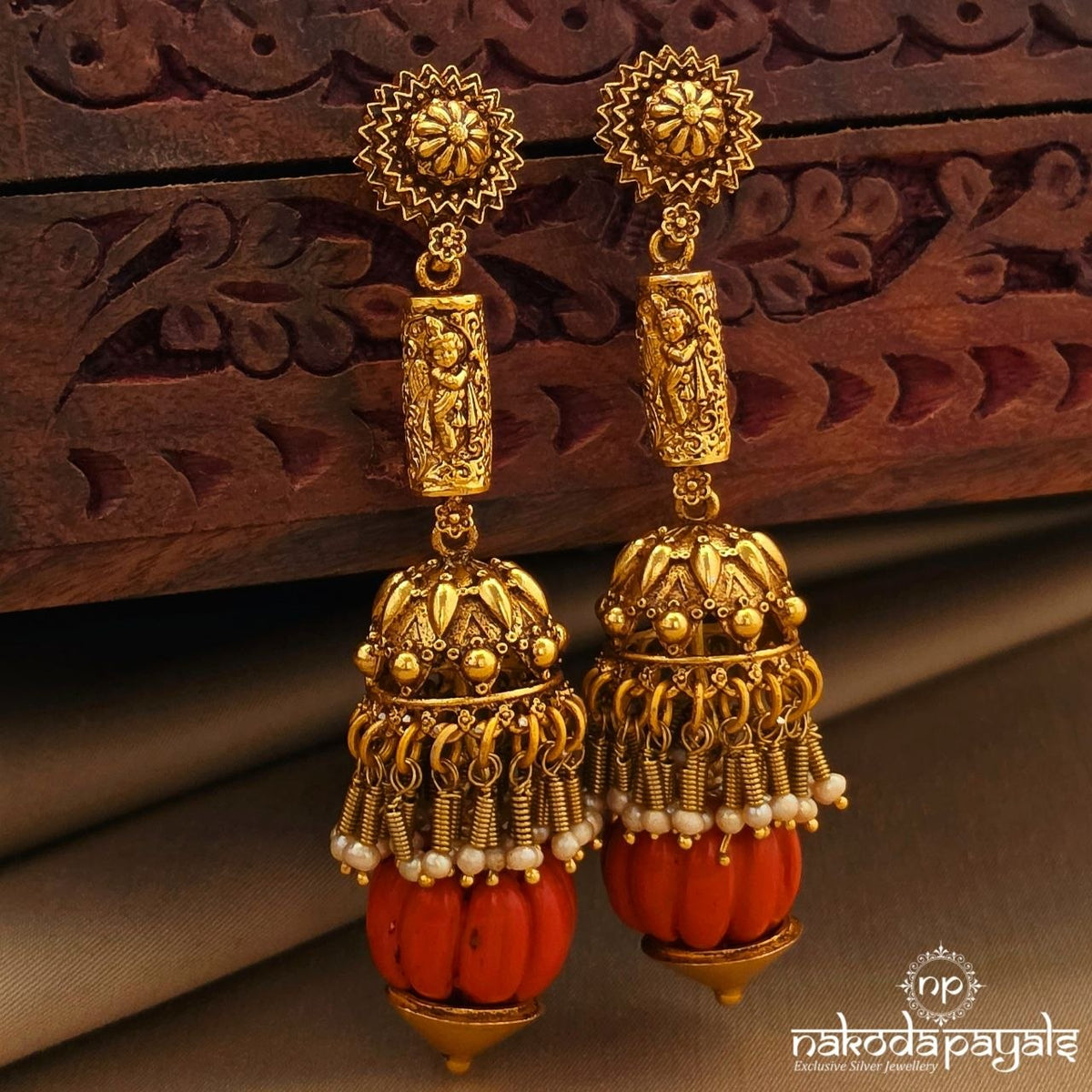 Floral Krishna Pearl Coral Jhumka (Ge11502)