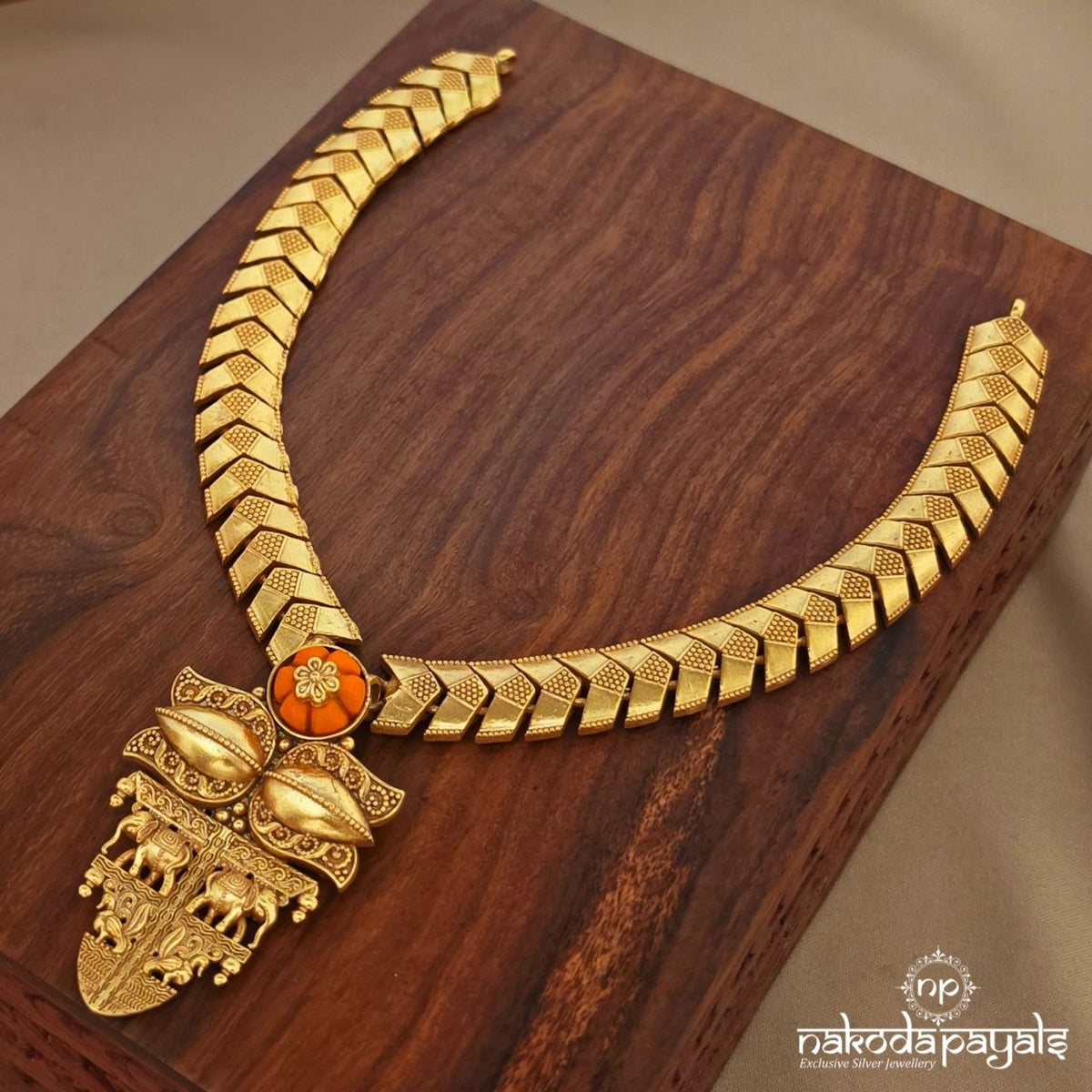 Exclusive Coral Leafy Floral Neckpiece (Gn10814)