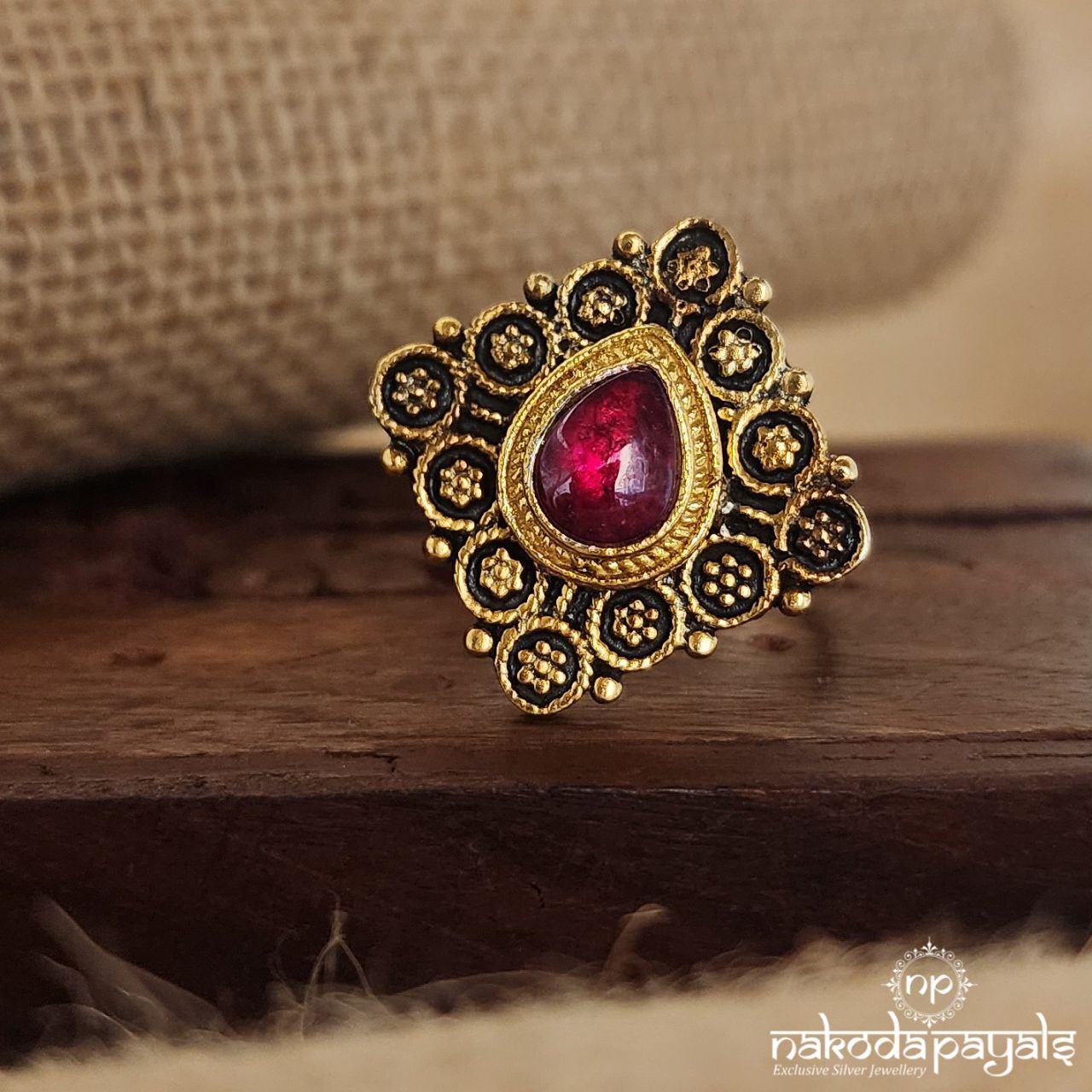 Squarish Red Finger Ring (F2543)