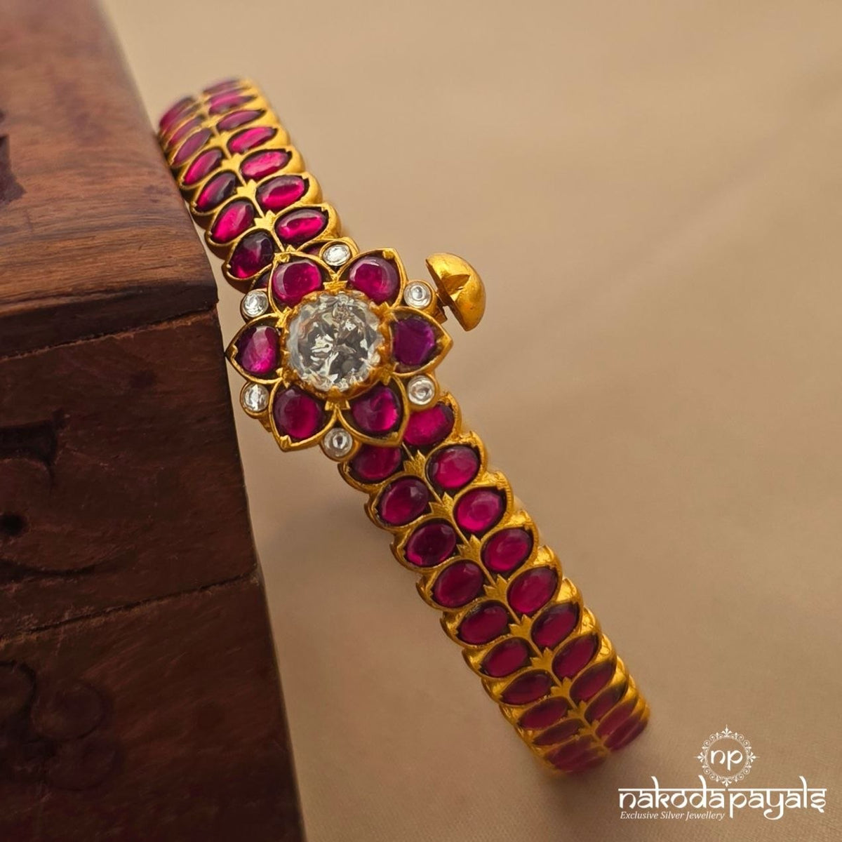 Elegant Floral Kundan Screw Kada (Gk3387)
