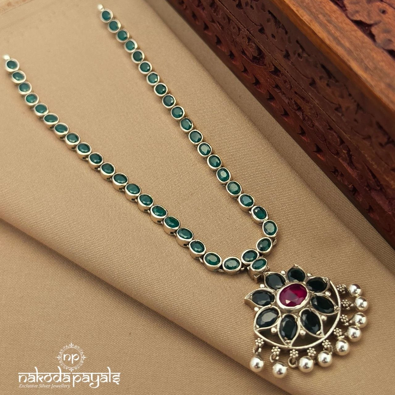 Elegant Greenish Neckpiece (N12111)