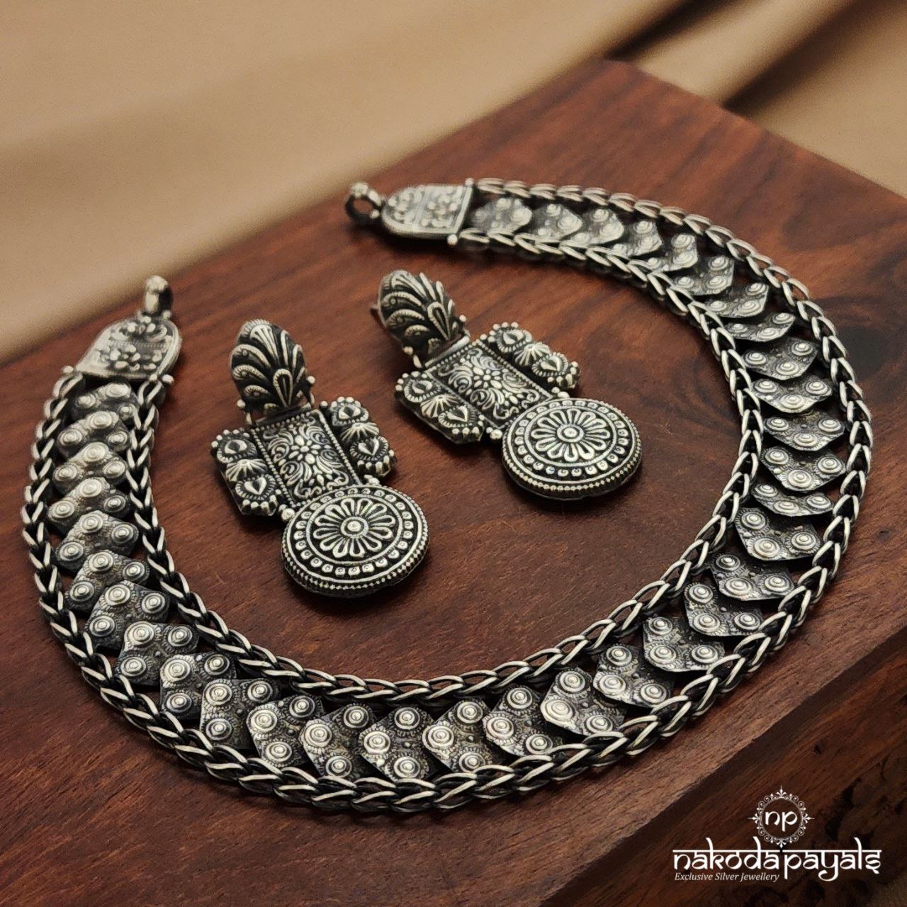 Squarish Plain Neckpiece With Earrings (N11411)