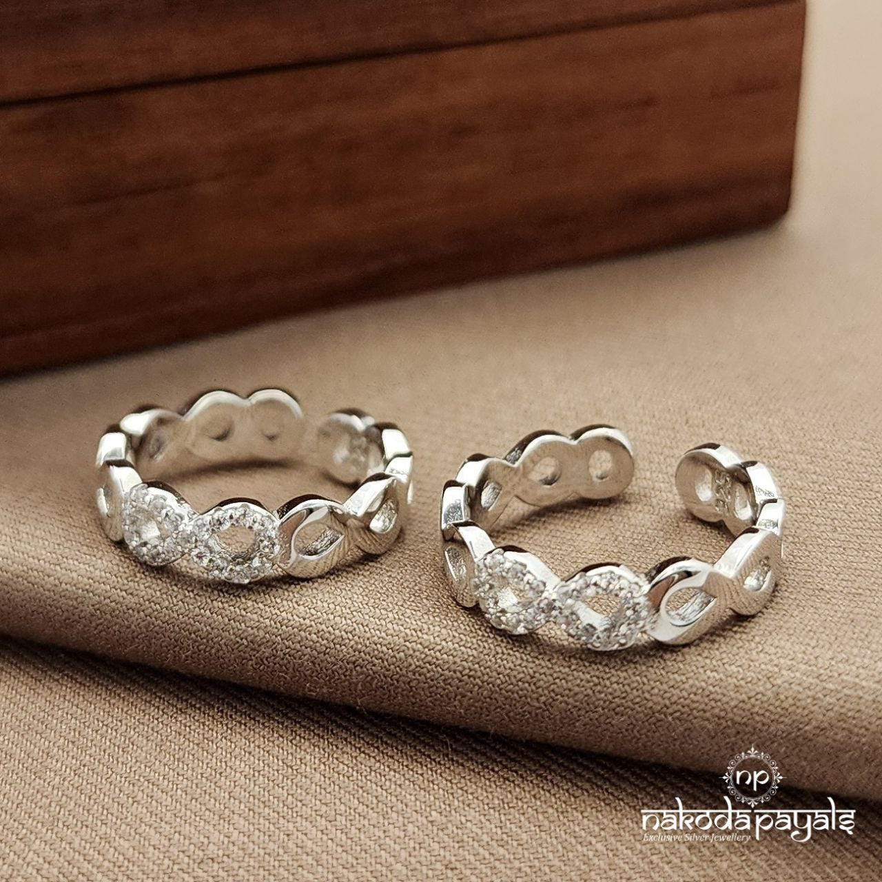 Infinity White Toerings (T4699)