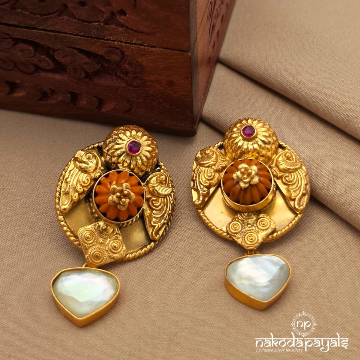 Stunning Coral Studs (Ge11456)
