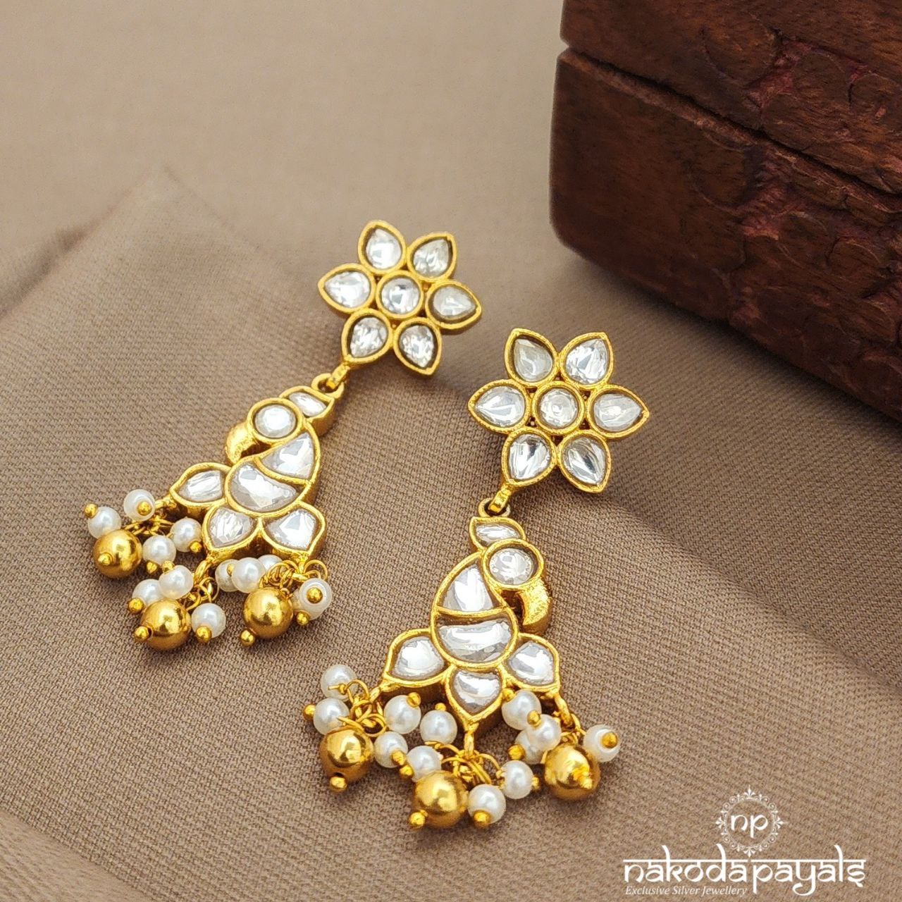White Peacock Kundan Earrings (Ge10148)