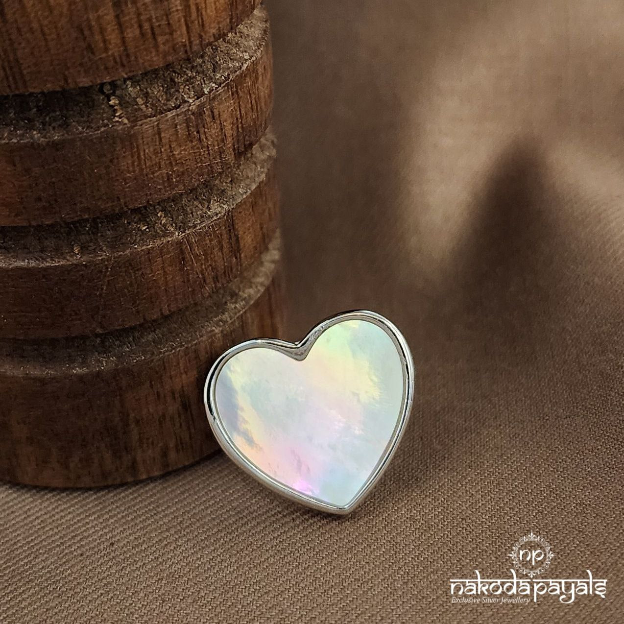 MOP Heart Lapel Pin (St3668)