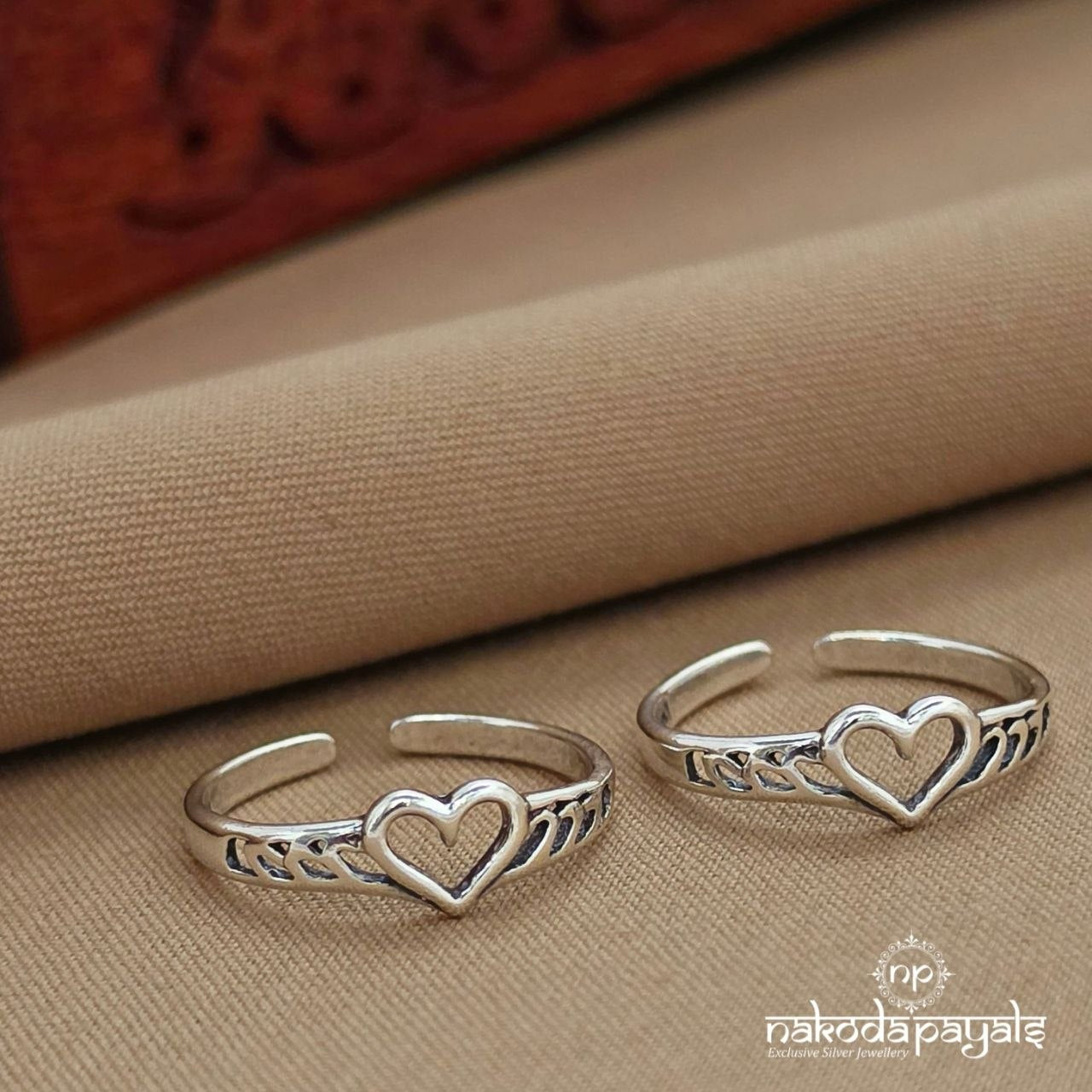 Endearing Hearty Toerings (T4842)