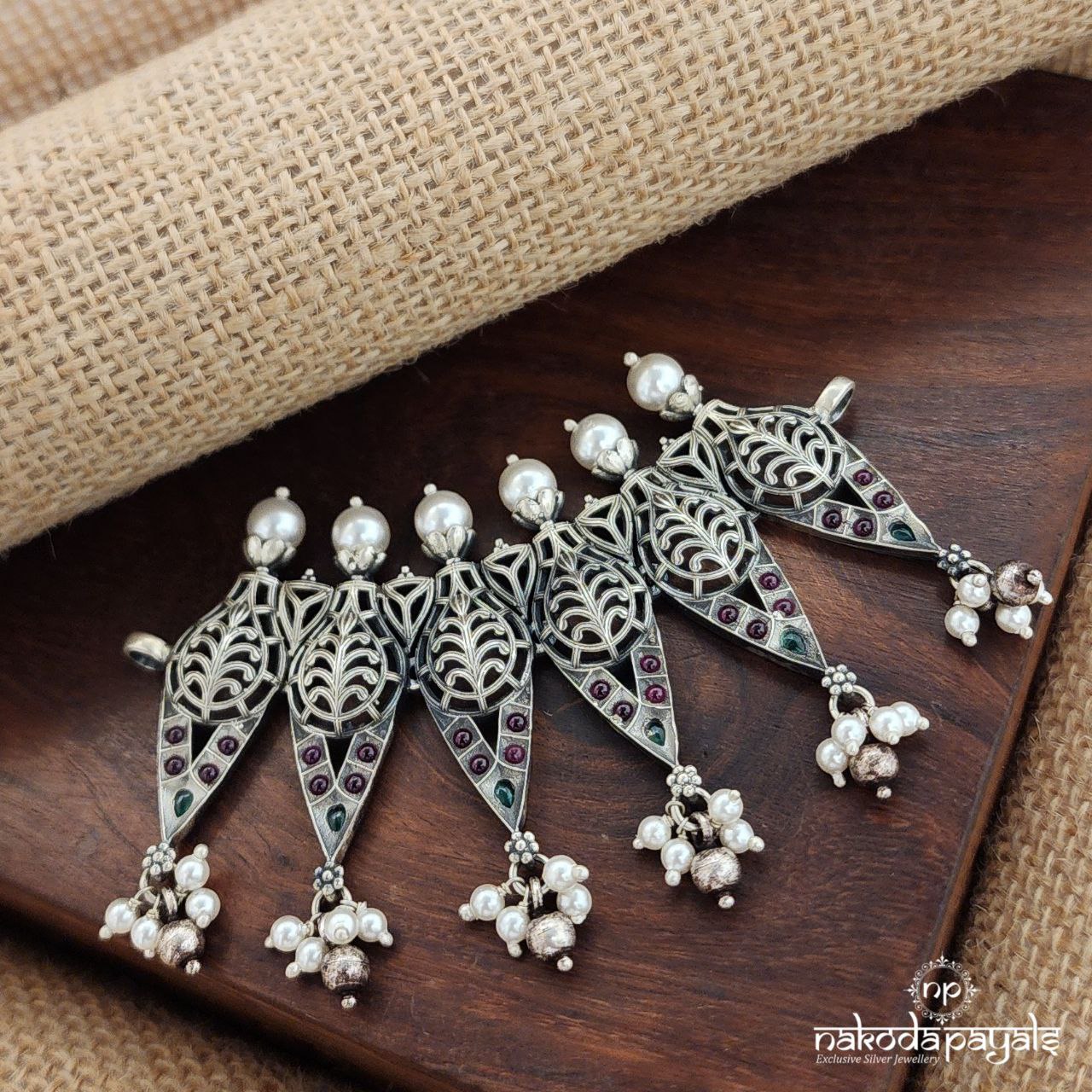 Tribal Kemp Pearled Choker (N10881)