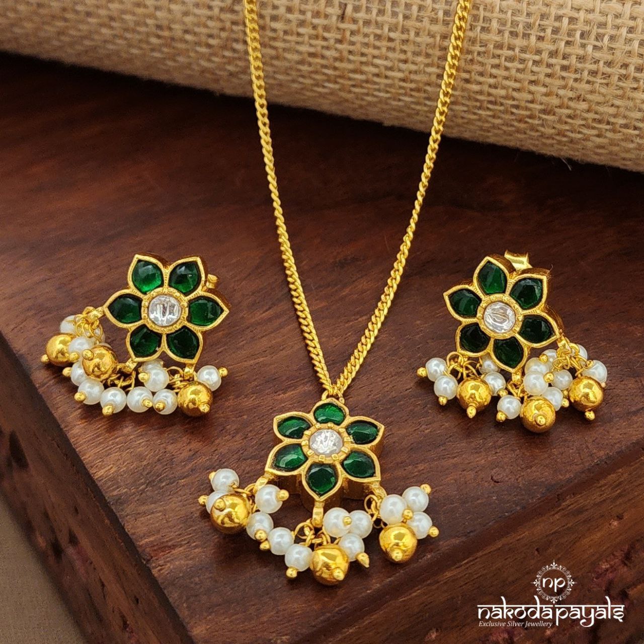 Green Kundan Neckpiece Set (Gn9698)