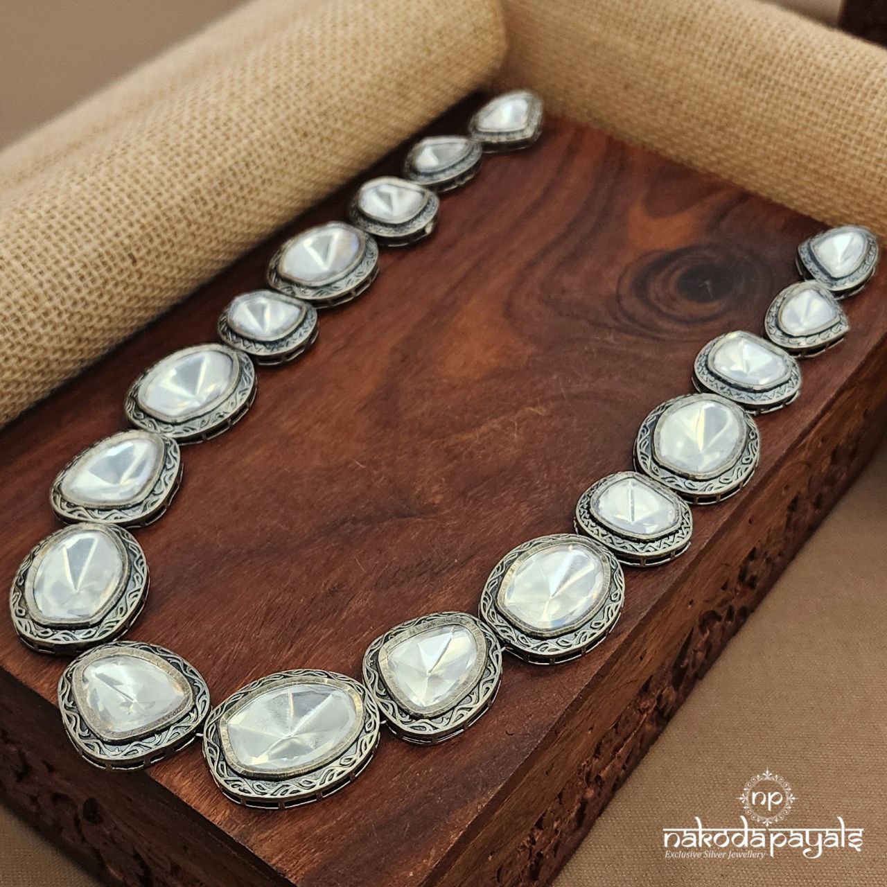 Shinney White Oxidised Neckpiece (N11161)