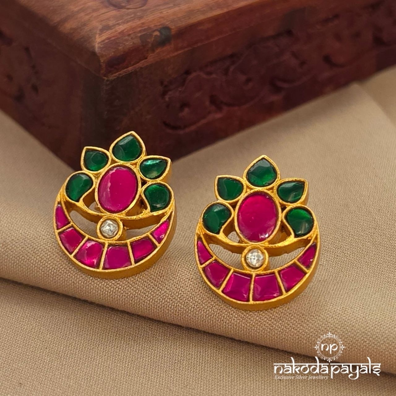 Exquisite Kundan Studs (Ge10704)
