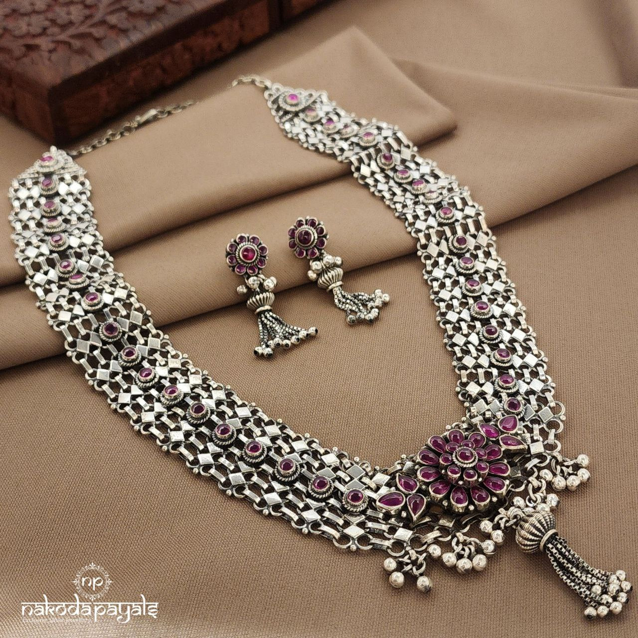 Pinkish Neckpiece With Earrings (N11450)