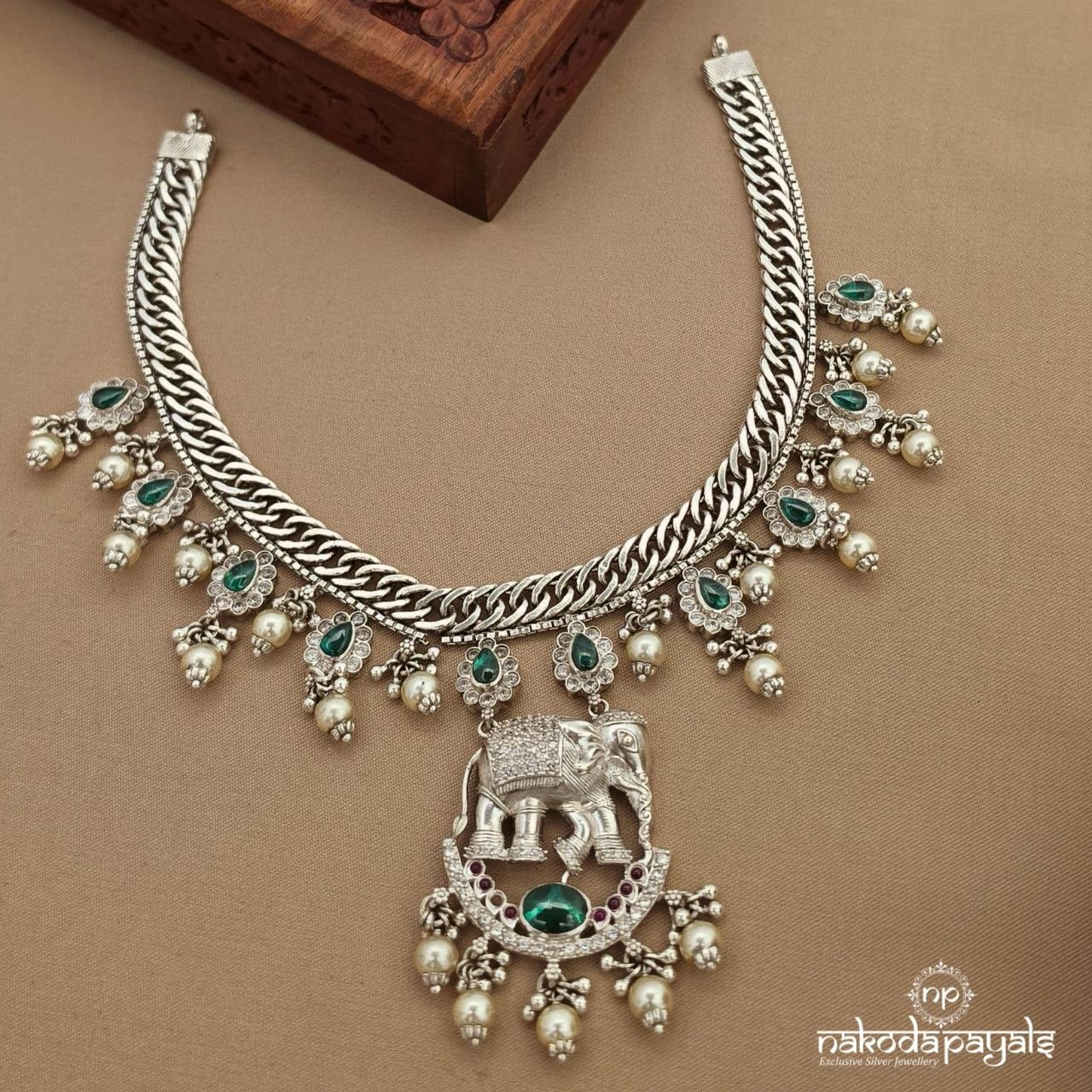 Graceful Elephant Neckpiece (N11907)