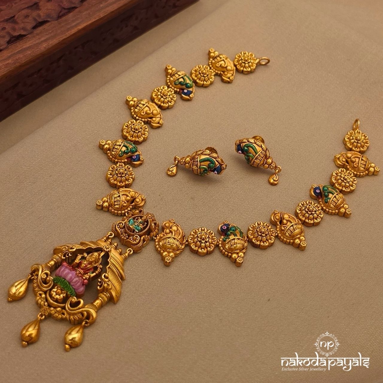 Lotus Lakshmi Gopuram Neckpiece With Earrings (Gn10303)