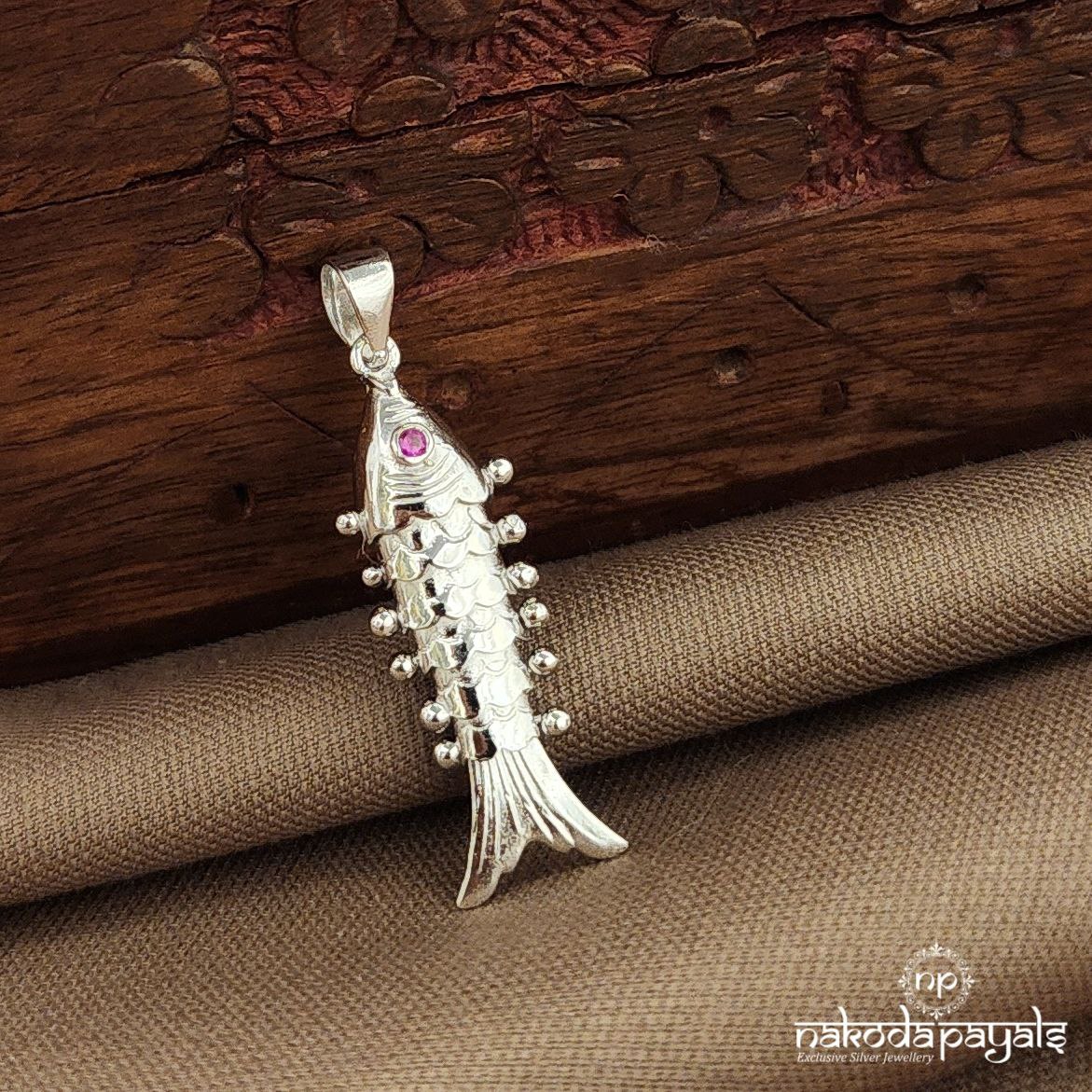 Lucky Fish Pendant (P2557)