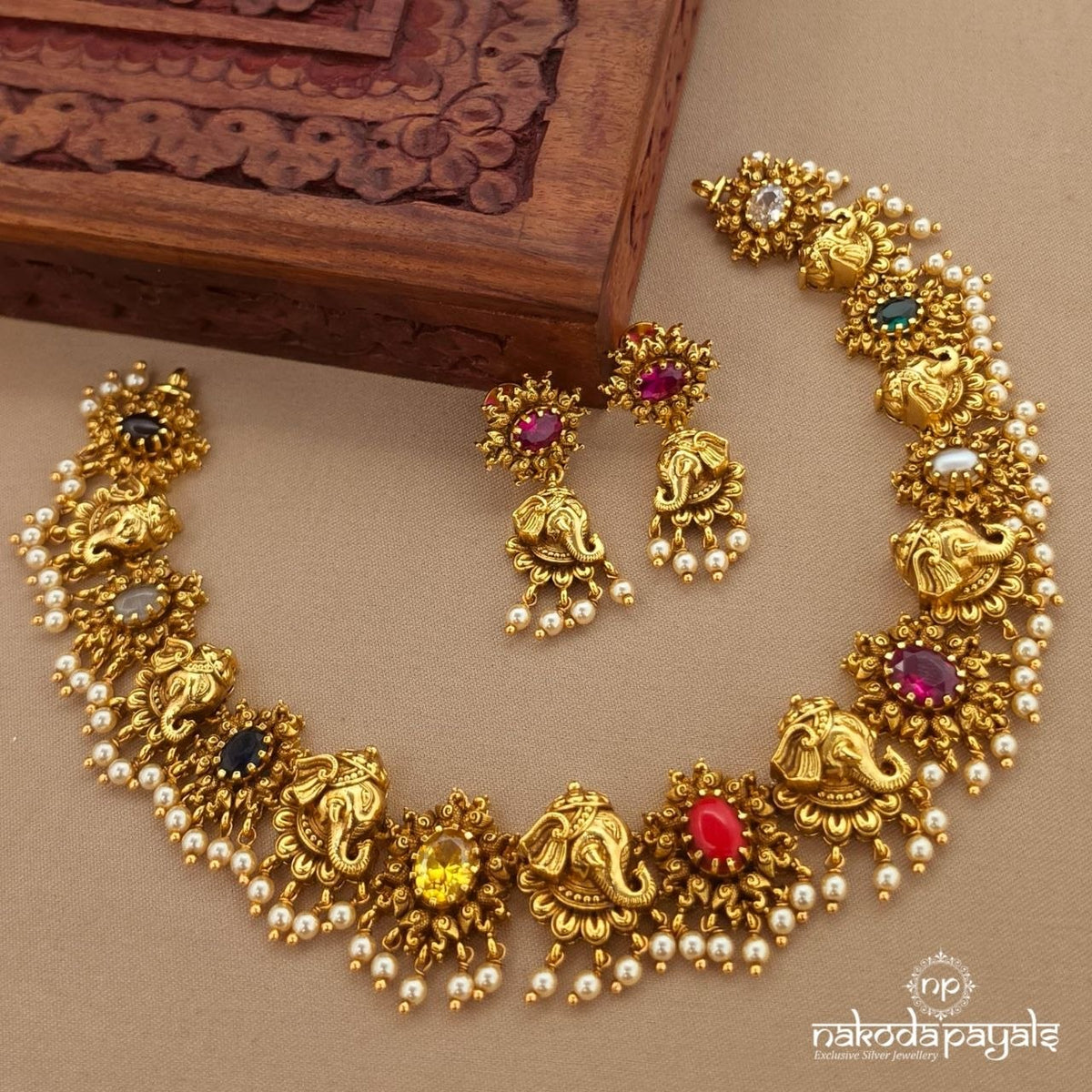 Elegant Navaratna Neckpiece With Earrings (Gn10808)