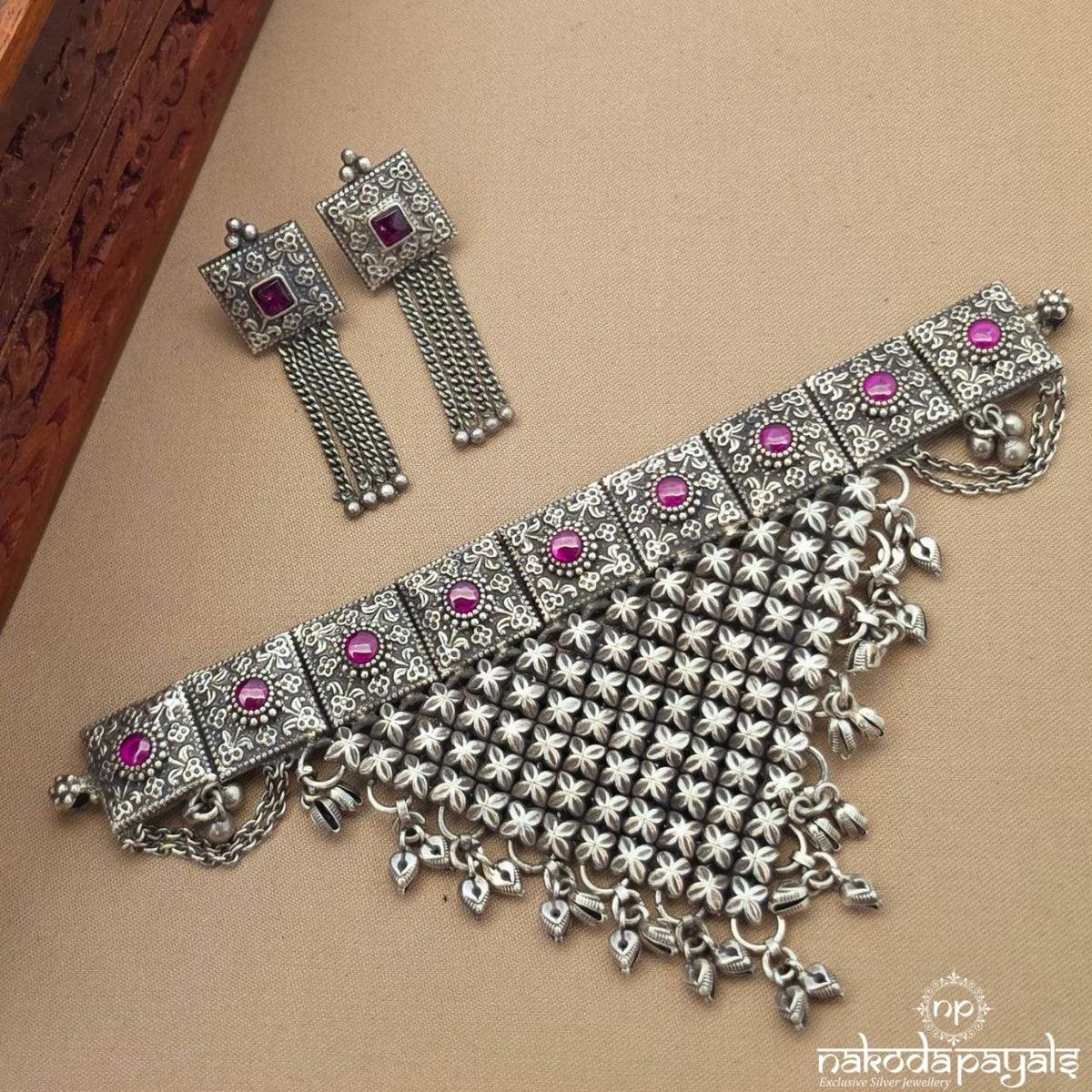 Exclusive Choker With Earring (N12120)