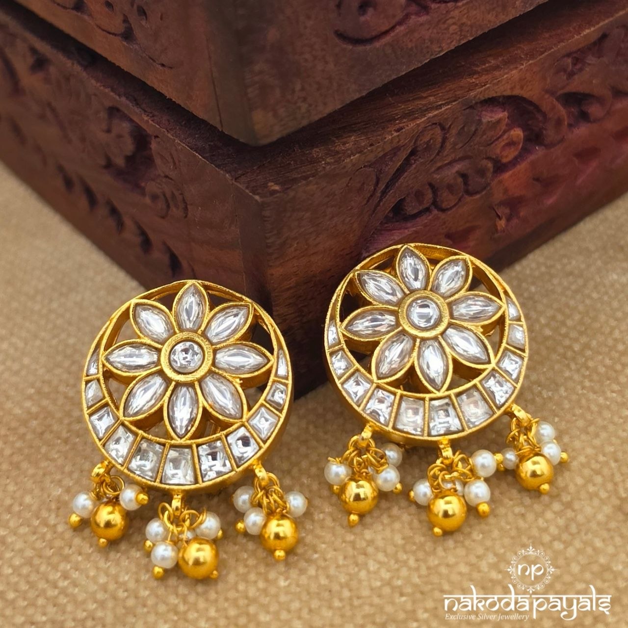Floral Kundan Pearl Studs (Ge11105)