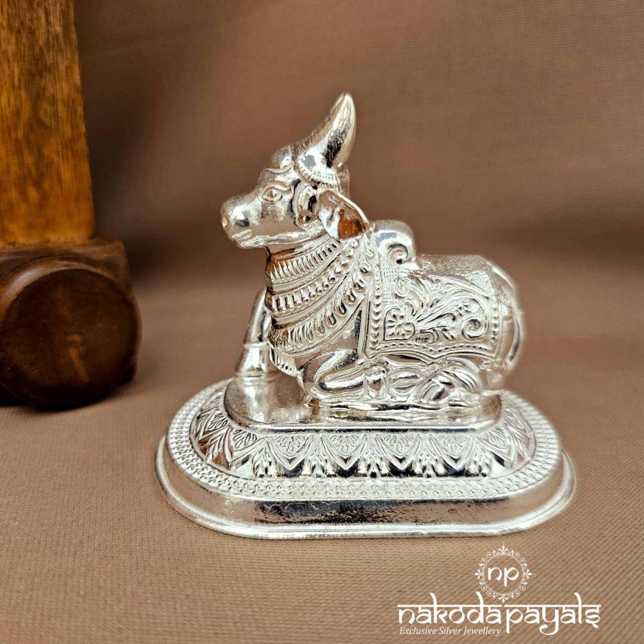 Shinney Hollow Nandi Idol (Aa2387-90)