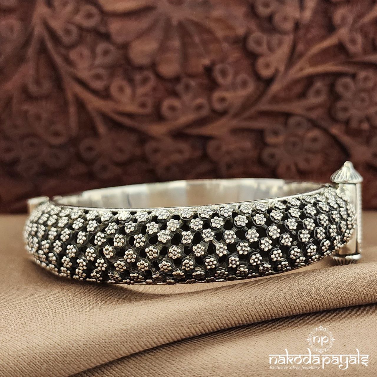 Gorgeous Floral Screw Kada (K6185)