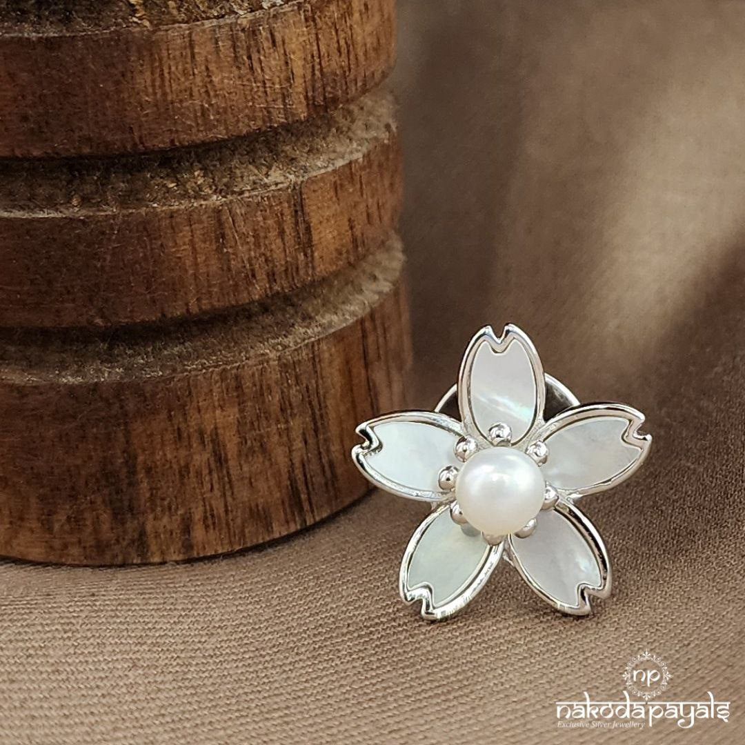 Pearled Lapel Pin (St3674)