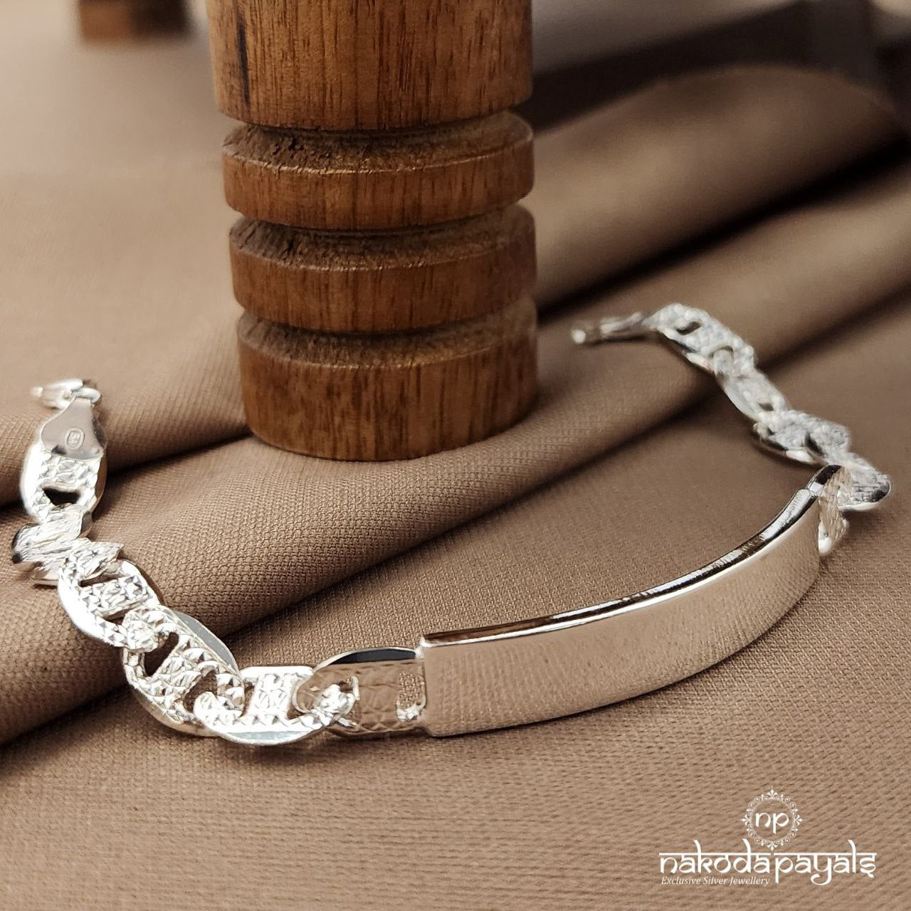 Linked Men's Bracelet (Mc1071)