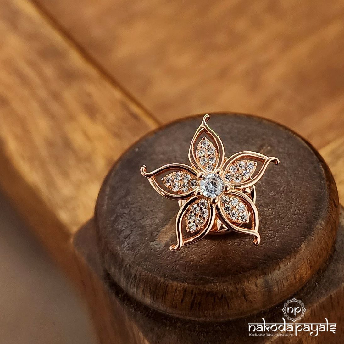 Rose Gold Floral Lapel Pin (St3640)