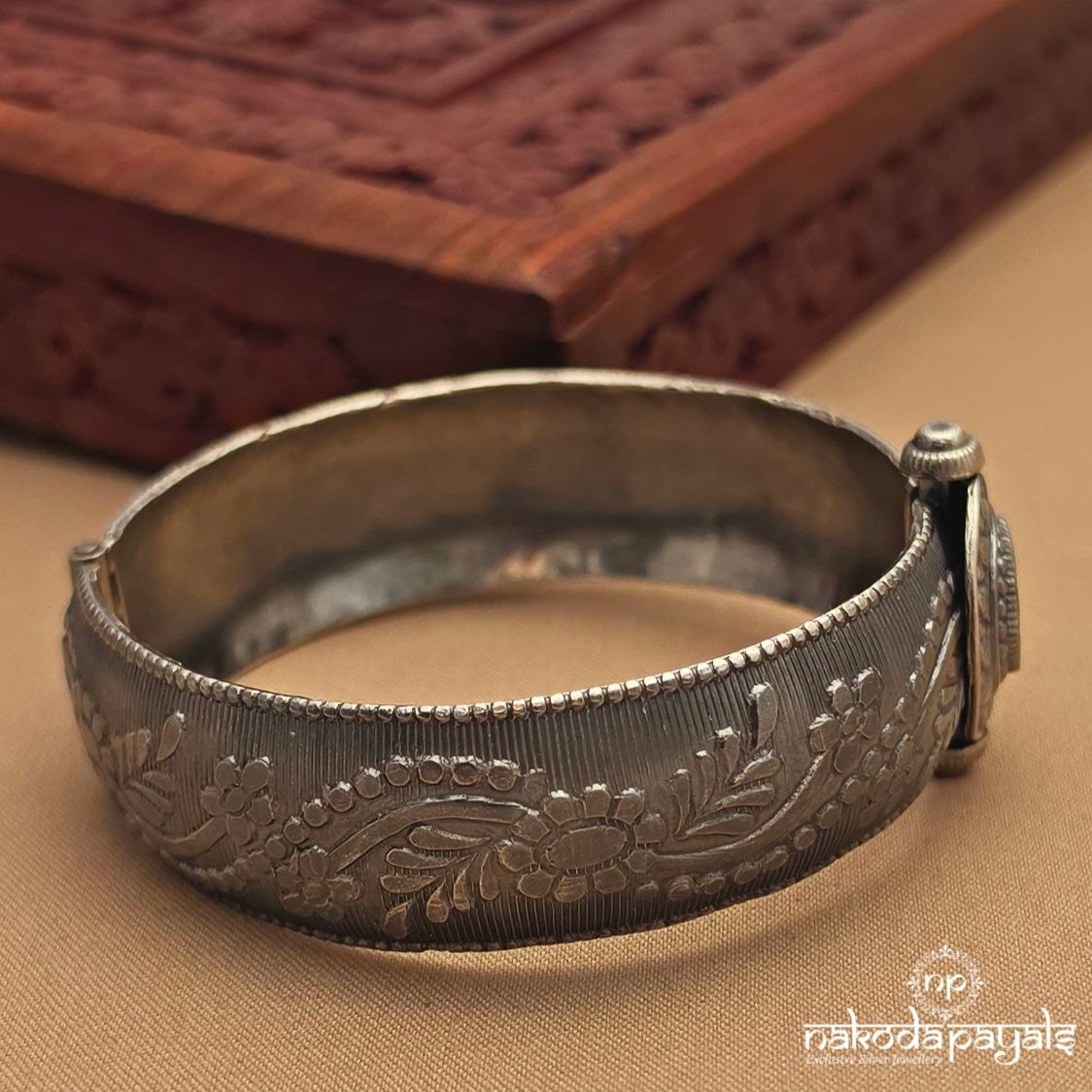 Elegant Circular Lakshmi Kada (K6298)