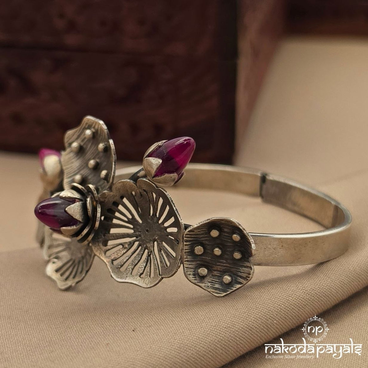 Resplendent Floral Adjustable Kada (K6357)
