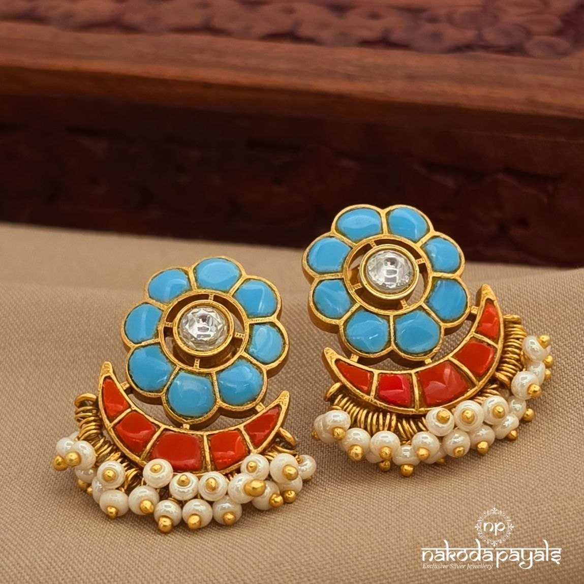 Cute Floral Pearl Studs (Ge10990)