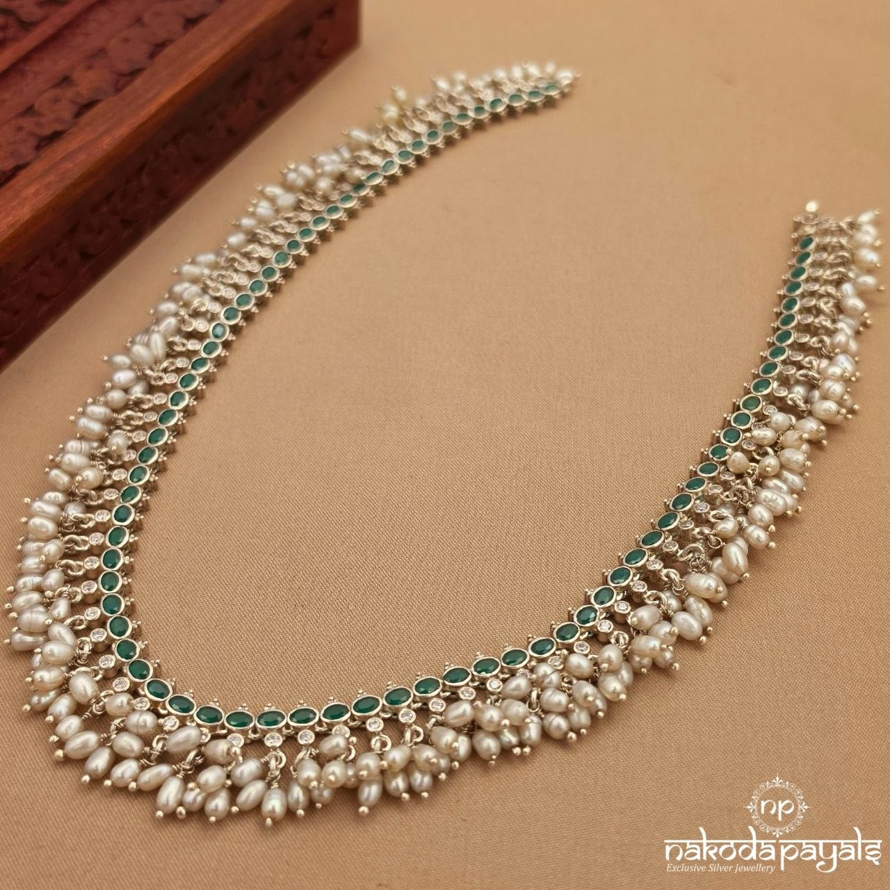 Pearly Green Neckpiece (N11813)