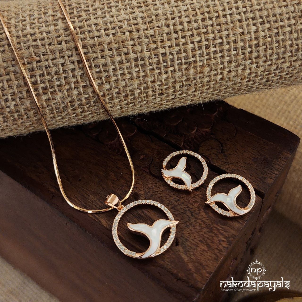 Whale Tail MOP Neckpiece With Earrings (St3112)