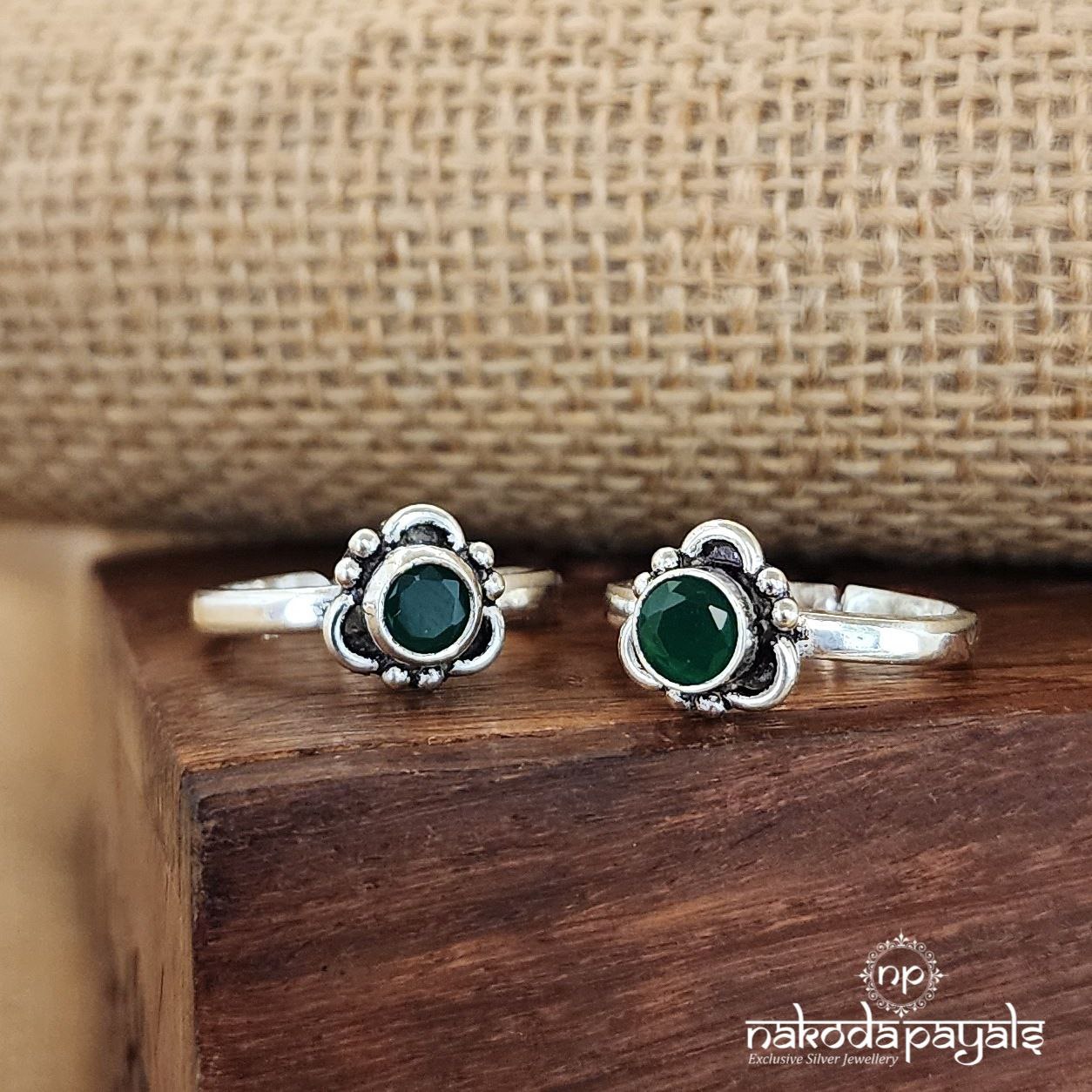 Triangular Green Cutstone Toerings (T4203)