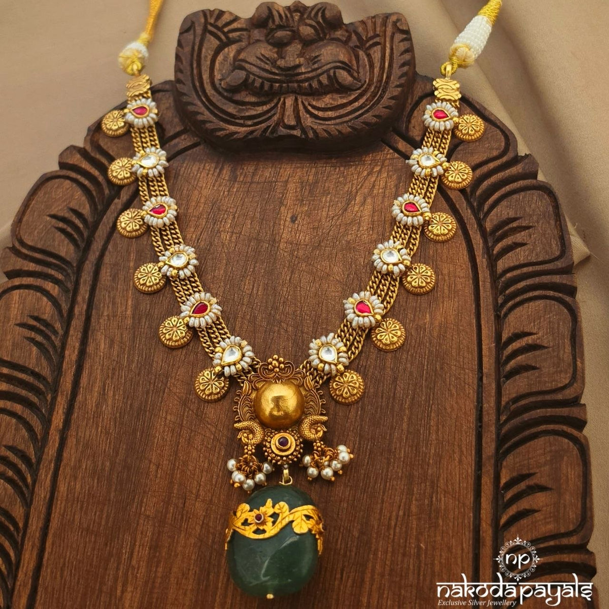 Elegant Jade Pearled Neckpiece (Gn11023)