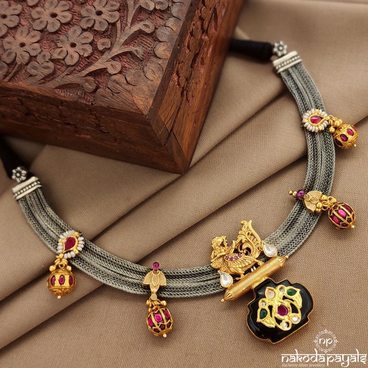 Peacock Black Neckpiece (N11479)