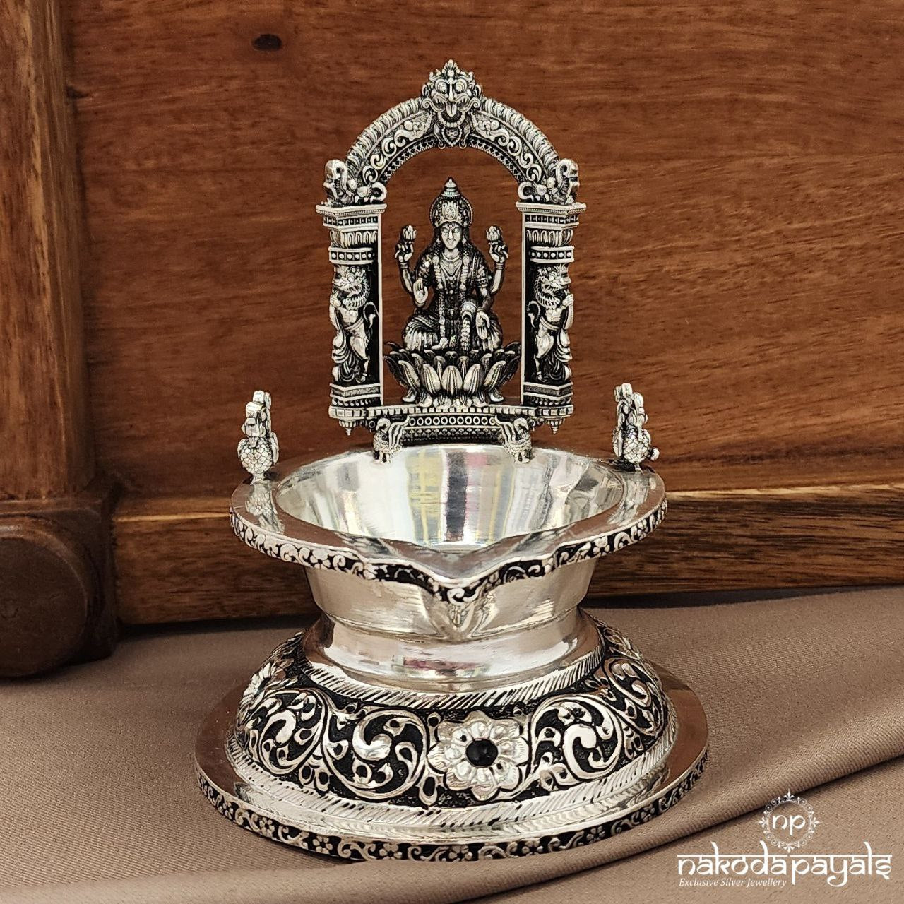 Peacock Kamakshi Deepa (Aa2207)