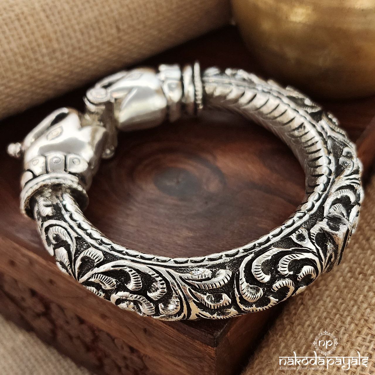 Nakshi Chitai Elephant Screw Kada (K5122)