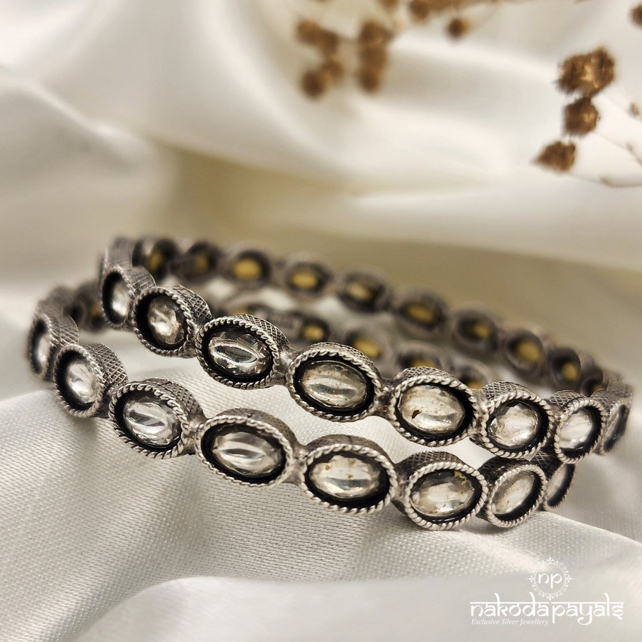 Oval White Bangles (K5063)