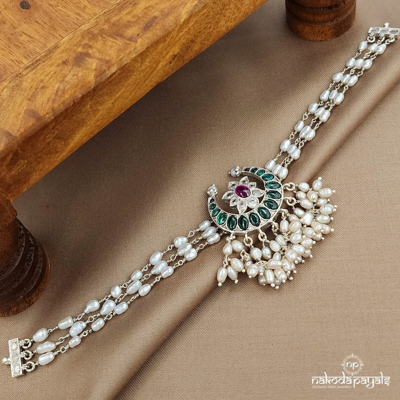 Green Half Moon Guttapusalu Choker (N11094)