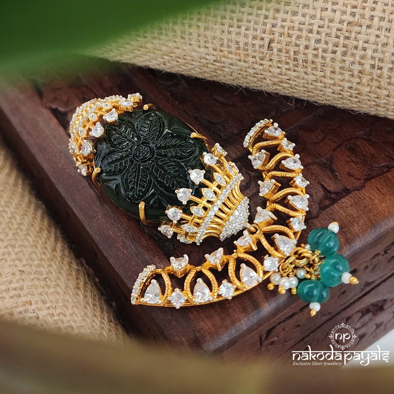 Green Carved Pendant (Gp1787)