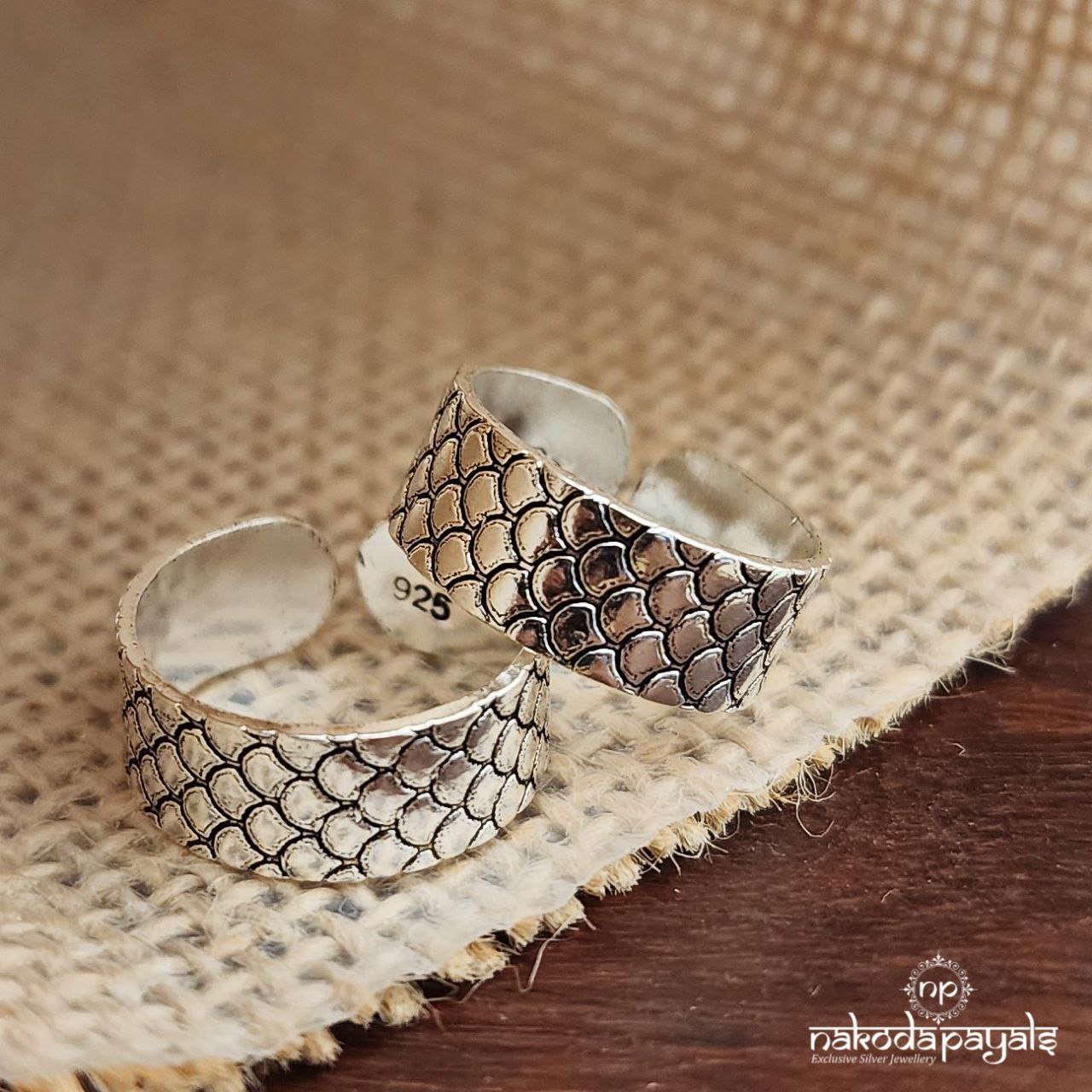 Scaly Toebands (T4569)