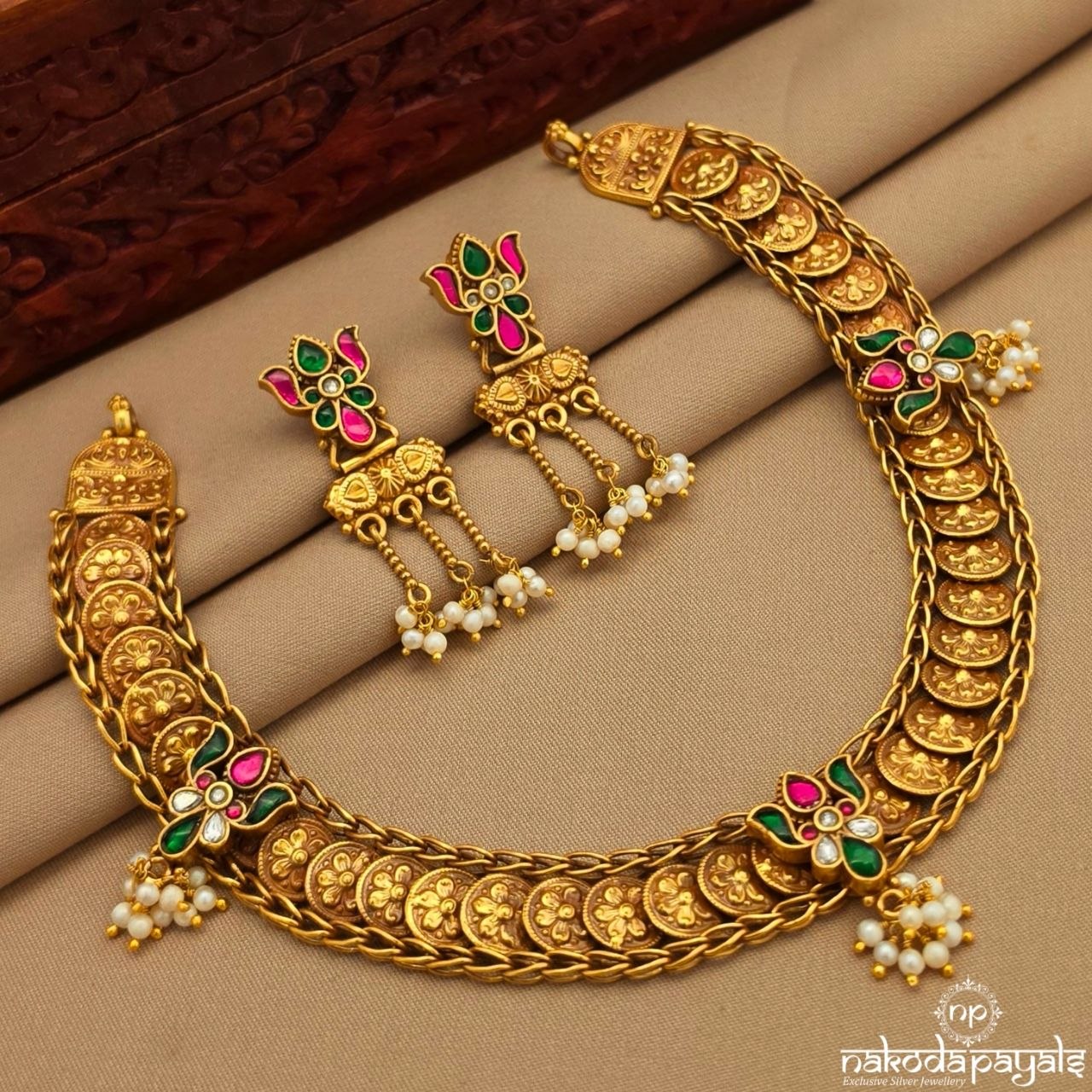 Kundan Pearly Neckpiece With Earrings (Gn10362)