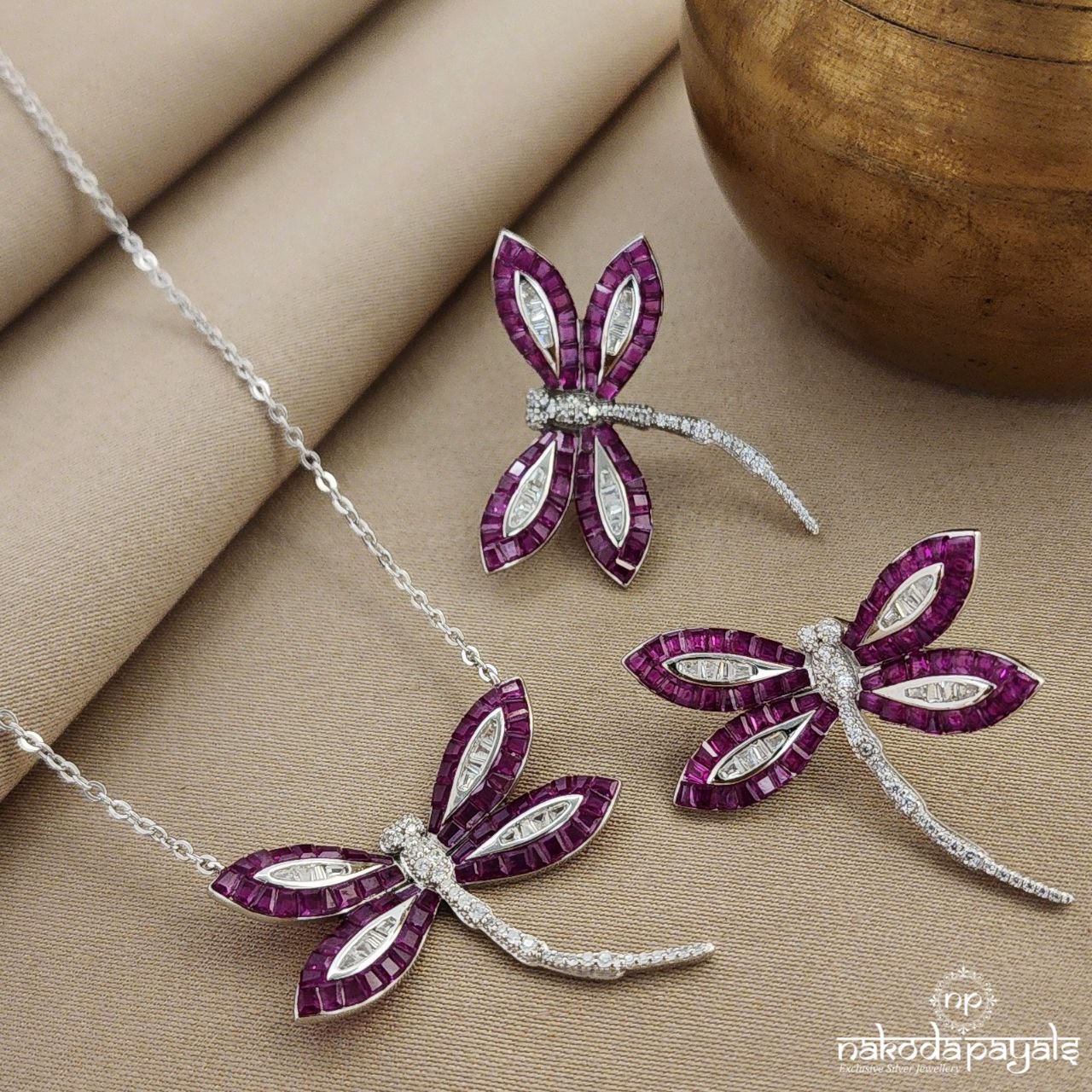 Elegant Butterfly Neckpiece With Earrings (St3462)